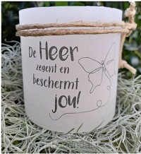 DE HEER ZEGENT EN BESCHERMT JOU