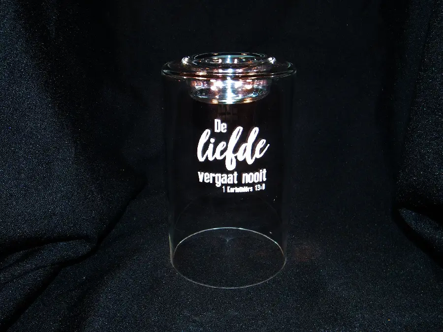 DE LIEFDE VERGAAT NOOIT